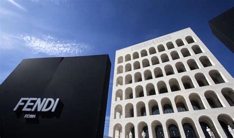 colosseo quadrato fendi roma|Apre il «Colosseo quadrato», la sfida (vinta) di Fendi.